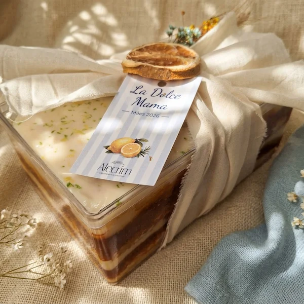 bolo de limao com recheio de brigadeiro branco e geléia de morango para dia das maes presente alecrim bh